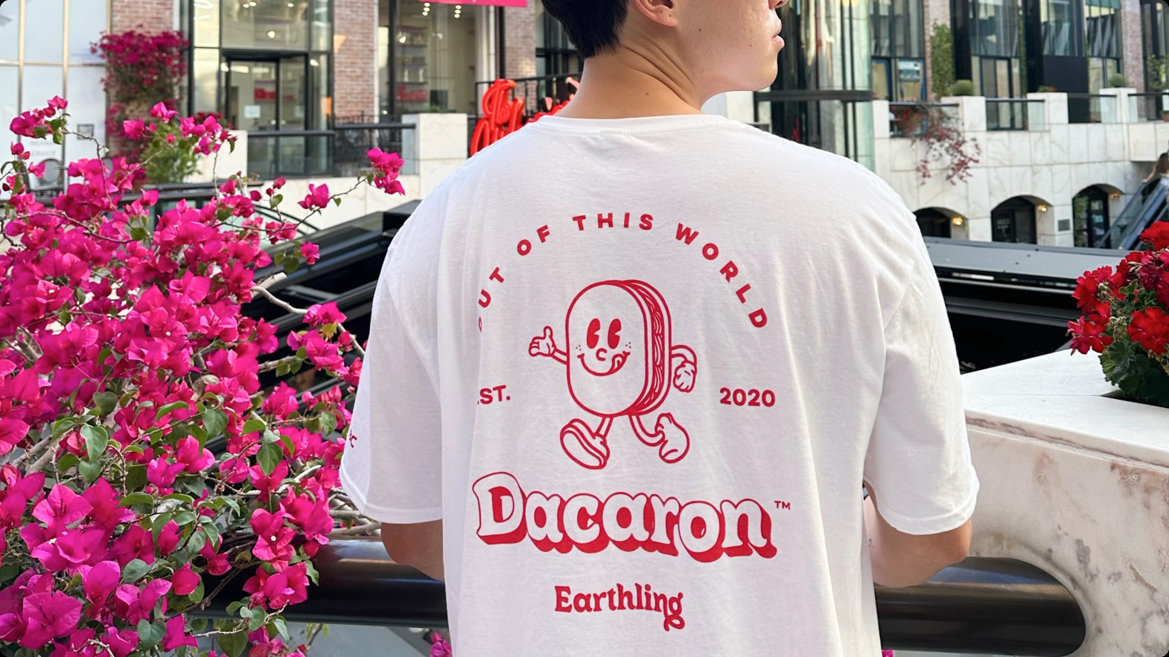 The Dacaron tee worn outdoors